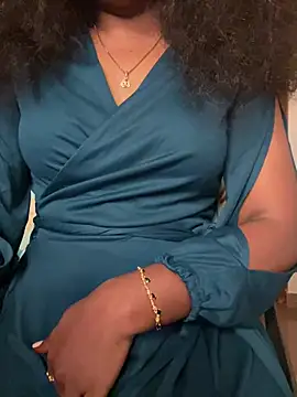 Snapshot of VixenNandhu chatting on 02-23-26, 04:15 VixenNandhu online show from 02-23-26, 04:15