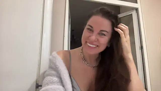 Snapshot of marikyz888 chatting on 06-11-26, 03:43 marikyz888 online show from 06-11-26, 03:43