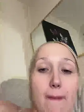 Snapshot of Marilynxo chatting on 02-12-26, 06:41 Marilynxo online show from 02-12-26, 06:41