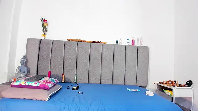 Giselle James online show from 03-02-26, 06:04