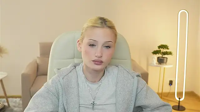 Snapshot of LolaStusse chatting on 02-11-26, 10:53 LolaStusse online show from 02-11-26, 10:53