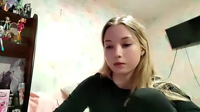 TiaBIanks online show from 03-12-26, 10:43