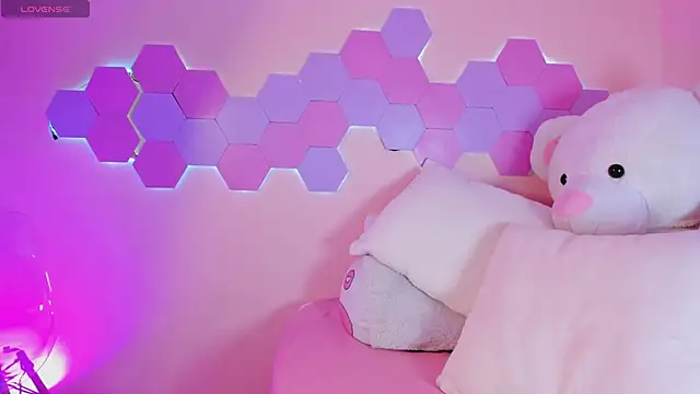 Nicole Whittee online show from 03-04-26, 08:37