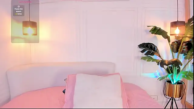 Nicole Whittee online show from 04-13-26, 08:14