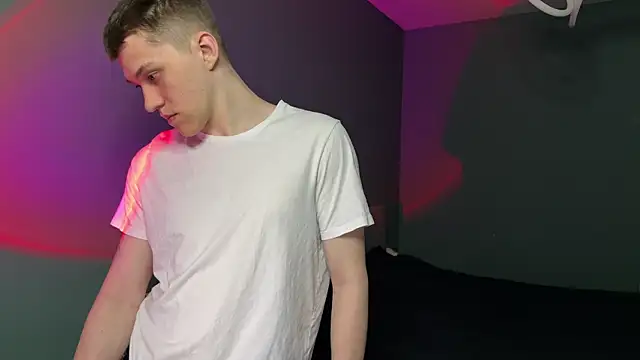 Snapshot of cronck52 chatting on 04-10-26, 12:43 cronck52 online show from 04-10-26, 12:43