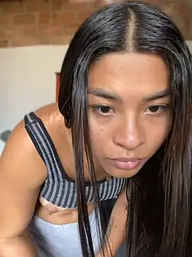 Snapshot of Romie_rous chatting on 07-07-26, 02:54 Romie rous online show from 07-07-26, 02:54