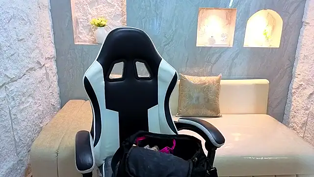 Catalina Tx  online show from 02-21-26, 01:01