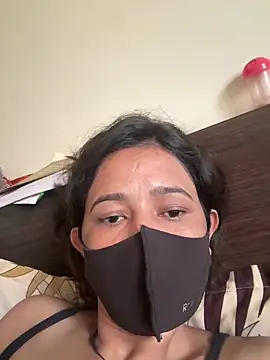 Snapshot of raavigirl chatting on 02-23-26, 04:32 raavigirl online show from 02-23-26, 04:32