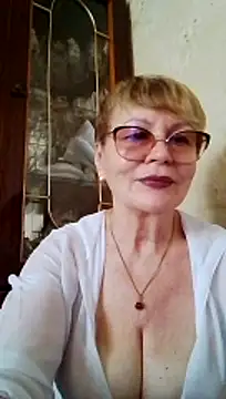 Snapshot of SophieBurns chatting on 07-17-26, 10:33 SophieBurns online show from 07-17-26, 10:33
