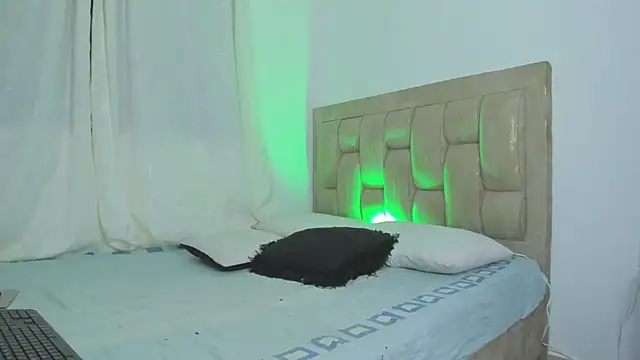 Snapshot of LatinoDark chatting on 02-09-26, 03:43 LatinoDark online show from 02-09-26, 03:43