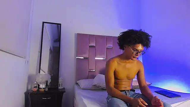 Snapshot of LatinoDark chatting on 02-27-26, 03:28 LatinoDark online show from 02-27-26, 03:28