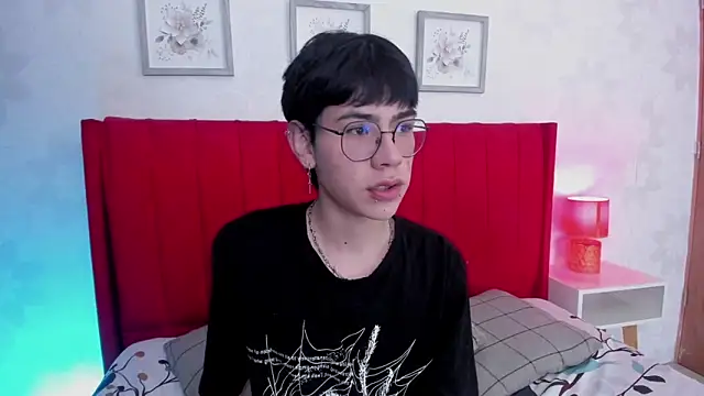 Snapshot of Demian_Hush chatting on 02-17-26, 07:20 Demian Hush online show from 02-17-26, 07:20