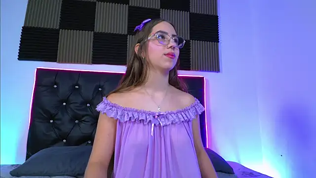 Snapshot of Annie_Peach chatting on 07-12-26, 03:03 Annie Peach online show from 07-12-26, 03:03