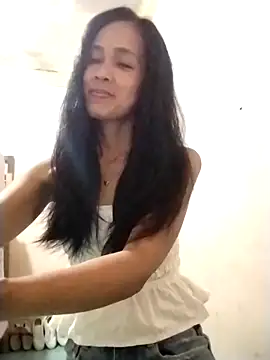 Snapshot of sweet_maxine44 chatting on 04-30-26, 12:00 sweet maxine44 online show from 04-30-26, 12:00
