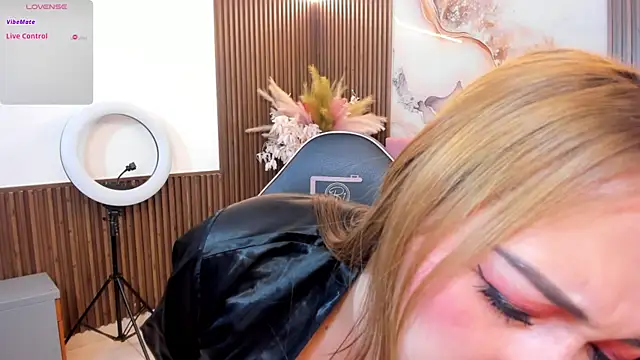 Snapshot of LUNAKITTY_TAY chatting on 07-08-26, 11:37 LUNAKITTY TAY online show from 07-08-26, 11:37