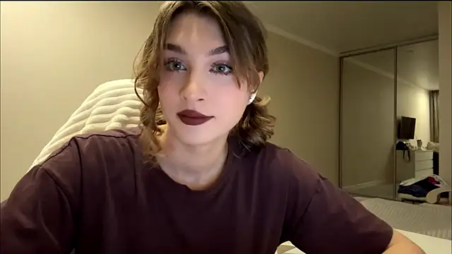 Snapshot of ElliKrovel chatting on 02-15-26, 02:03 ElliKrovel online show from 02-15-26, 02:03