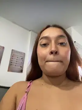 Snapshot of Emily_Harpeer chatting on 02-11-26, 11:26 Emily Harpeer online show from 02-11-26, 11:26