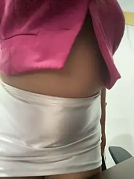 Snapshot of Emily_Harpeer chatting on 02-13-26, 11:39 Emily Harpeer online show from 02-13-26, 11:39