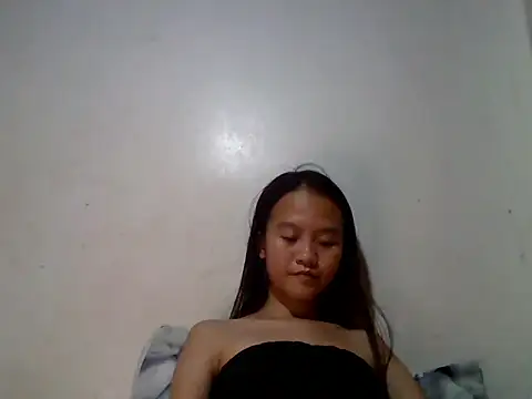 Yourlilpinayy online show from 04-18-26, 11:58