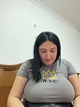Snapshot of Amber_Sinn chatting on 05-25-26, 06:25 Amber Sinn online show from 05-25-26, 06:25