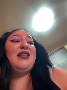 Snapshot of Amber_Sinn chatting on 05-27-26, 02:25 Amber Sinn online show from 05-27-26, 02:25