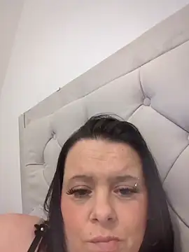 Snapshot of louisa36 chatting on 02-07-26, 10:57 louisa36 online show from 02-07-26, 10:57