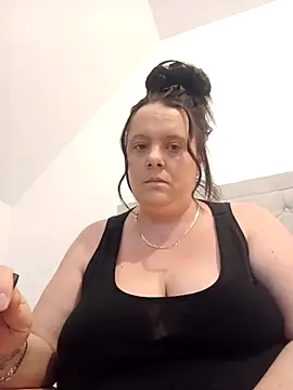 Snapshot of louisa36 chatting on 02-20-26, 10:43 louisa36 online show from 02-20-26, 10:43