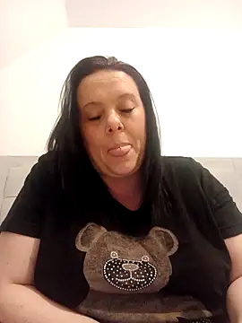 Snapshot of louisa36 chatting on 02-28-26, 02:34 louisa36 online show from 02-28-26, 02:34