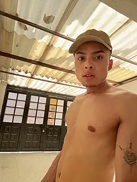 Snapshot of Eros_lee chatting on 02-12-26, 03:40 Eros lee online show from 02-12-26, 03:40