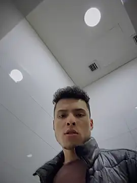 Snapshot of Eros_lee chatting on 02-19-26, 11:56 Eros lee online show from 02-19-26, 11:56