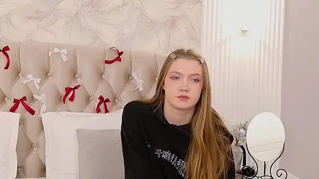 Snapshot of StacyHicks chatting on 02-13-26, 03:19 StacyHicks online show from 02-13-26, 03:19