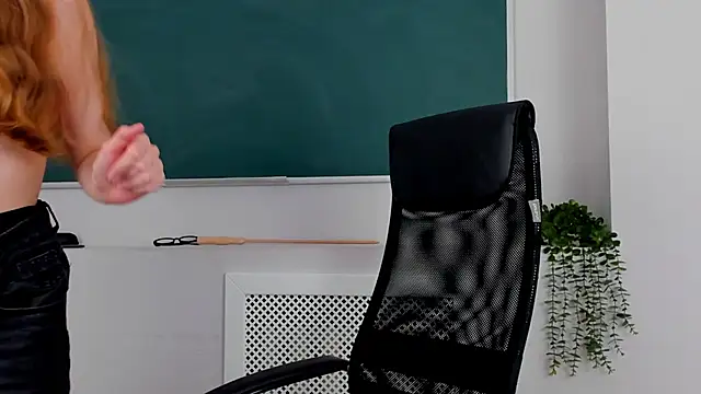 StacyHicks online show from 04-10-26, 03:17