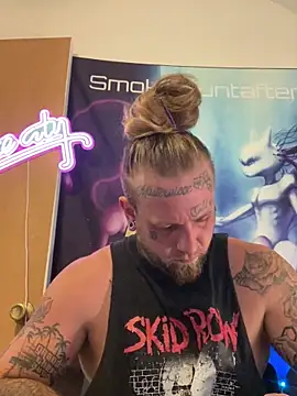Snapshot of Smokebluntafterblunt chatting on 06-19-26, 03:16 Smokebluntafterblunt online show from 06-19-26, 03:16