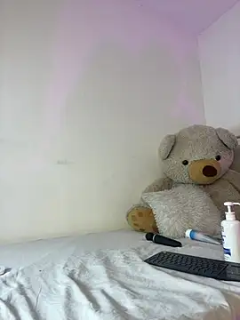 Snapshot of Kyliegolden chatting on 02-11-26, 03:44 Kyliegolden online show from 02-11-26, 03:44