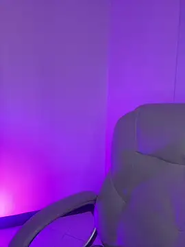 Snapshot of Wen_01 chatting on 03-04-26, 11:38 Wen 01 online show from 03-04-26, 11:38