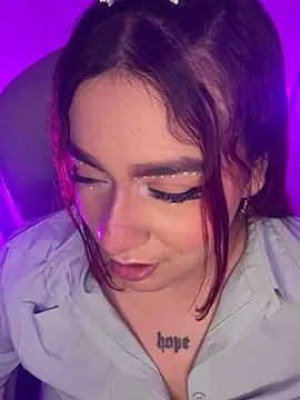 Snapshot of Wen_01 chatting on 03-28-26, 11:21 Wen 01 online show from 03-28-26, 11:21