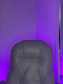 Snapshot of Wen_01 chatting on 04-15-26, 11:17 Wen 01 online show from 04-15-26, 11:17