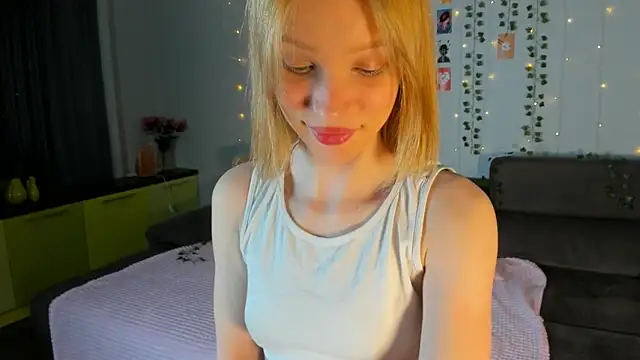 Kiracute18 online show from 05-19-26, 07:42