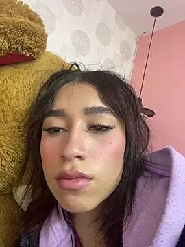 Snapshot of alahia_pink chatting on 02-14-26, 05:15 alahia pink online show from 02-14-26, 05:15