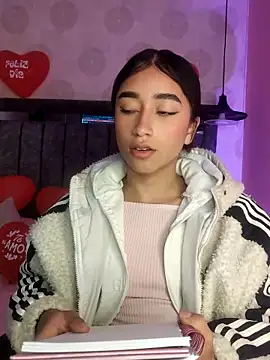 Snapshot of alahia_pink chatting on 02-21-26, 04:13 alahia pink online show from 02-21-26, 04:13