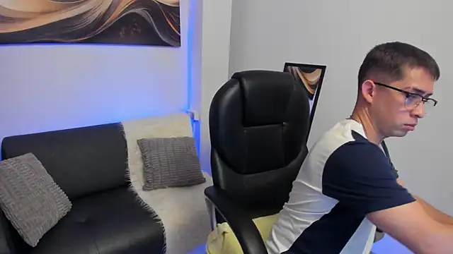 Snapshot of Tommas_Jhonson chatting on 02-25-26, 04:00 Tommas Jhonson online show from 02-25-26, 04:00