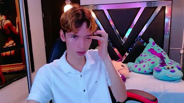 Snapshot of Liam_Green1 chatting on 02-07-26, 03:16 Liam Green1 online show from 02-07-26, 03:16