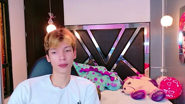 Snapshot of Liam_Green1 chatting on 02-15-26, 12:58 Liam Green1 online show from 02-15-26, 12:58