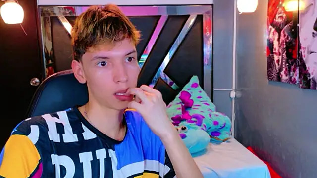 Snapshot of Liam_Green1 chatting on 02-22-26, 01:20 Liam Green1 online show from 02-22-26, 01:20