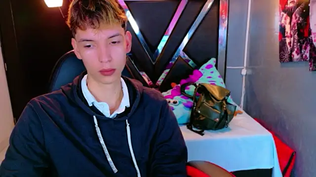 Snapshot of Liam_Green1 chatting on 02-23-26, 12:02 Liam Green1 online show from 02-23-26, 12:02