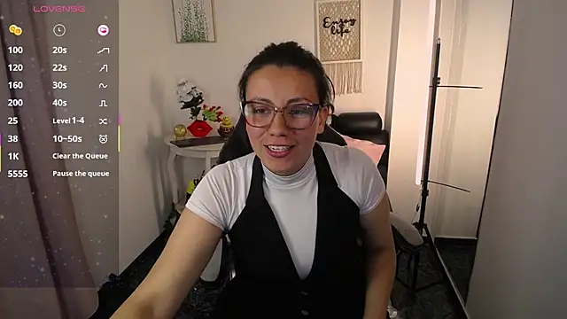 QueenRose94 online show from 04-16-26, 02:40