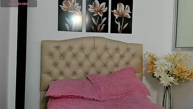 Kitty f00x online show from 07-06-26, 12:57