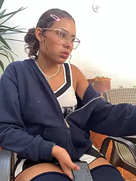 Snapshot of Rylia chatting on 02-27-26, 01:33 Rylia online show from 02-27-26, 01:33