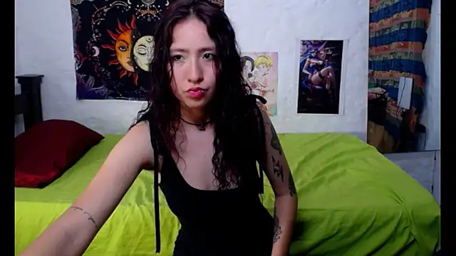 Snapshot of ViolettNyx chatting on 02-11-26, 07:41 ViolettNyx online show from 02-11-26, 07:41