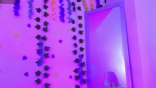 Snapshot of Ariana_Castillo__ chatting on 02-25-26, 01:21 Ariana Castillo online show from 02-25-26, 01:21